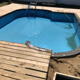 Accessoires indispensables pour l'entretien de votre piscine : produits et outils Montgeron